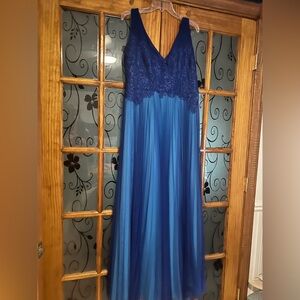 Monique Lhuillier royal blue lace pleated gown size 16